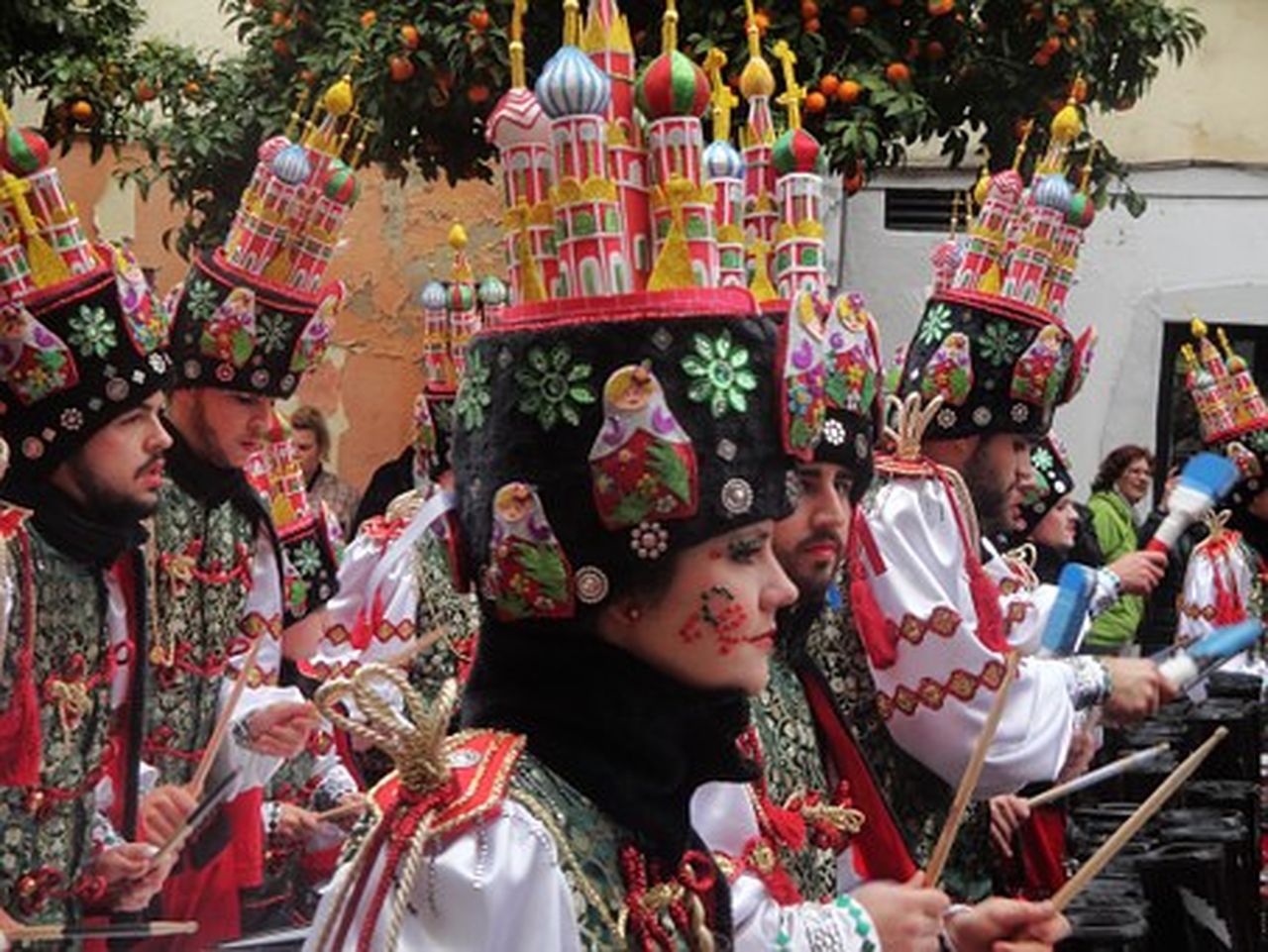 В праздничном карнавале в День города примут участие девять коллективов
