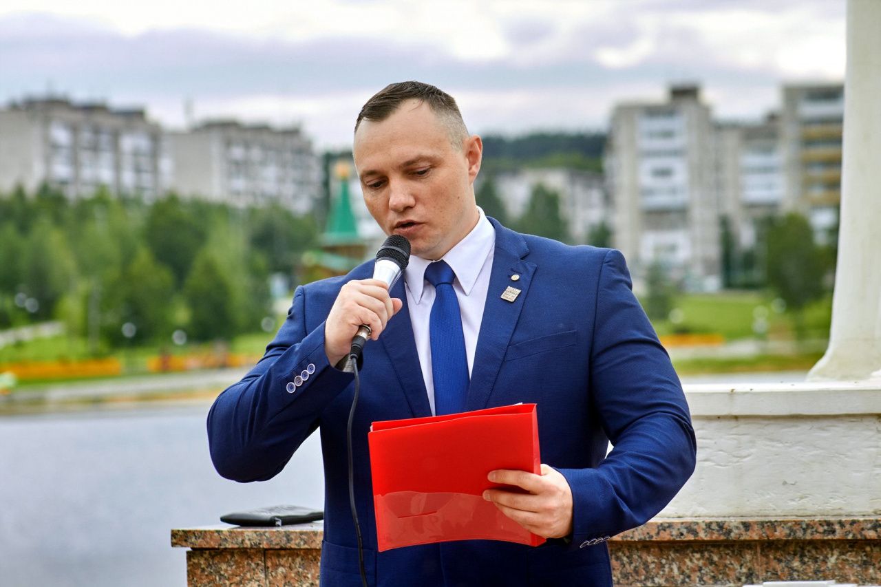 В детской библиотеке выступит поэт из Карпинска