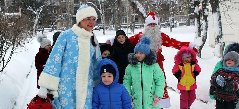 Народный Дед Мороз поздравил детей из приюта
