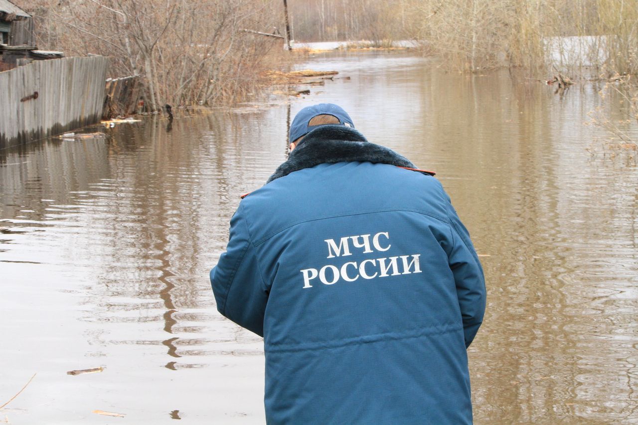 На реке Лозьва перевернулась лодка с пятью людьми. Тела женщины и двоих детей уже нашли