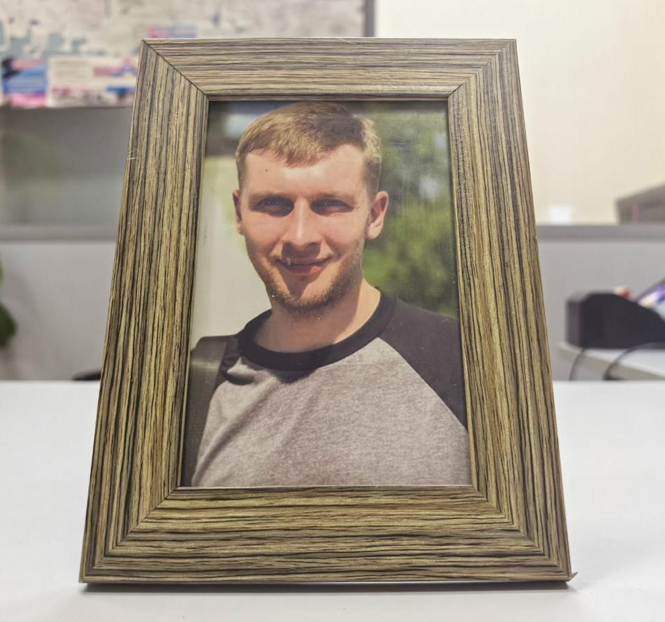 «У гроба сына пообещала, что заставлю ответить». Мама смертельно избитого хочет, чтобы фигуранта судили. Тот ушел на СВО