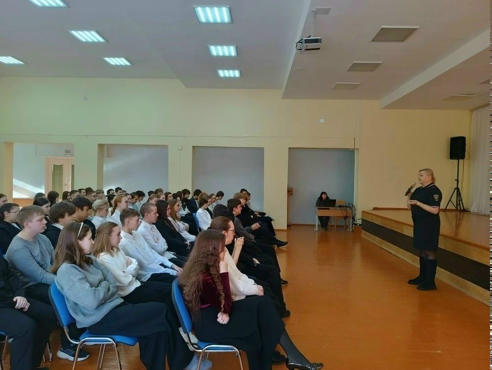 Полицейские рассказали школьникам о вреде наркотиков и дорожной безопасности