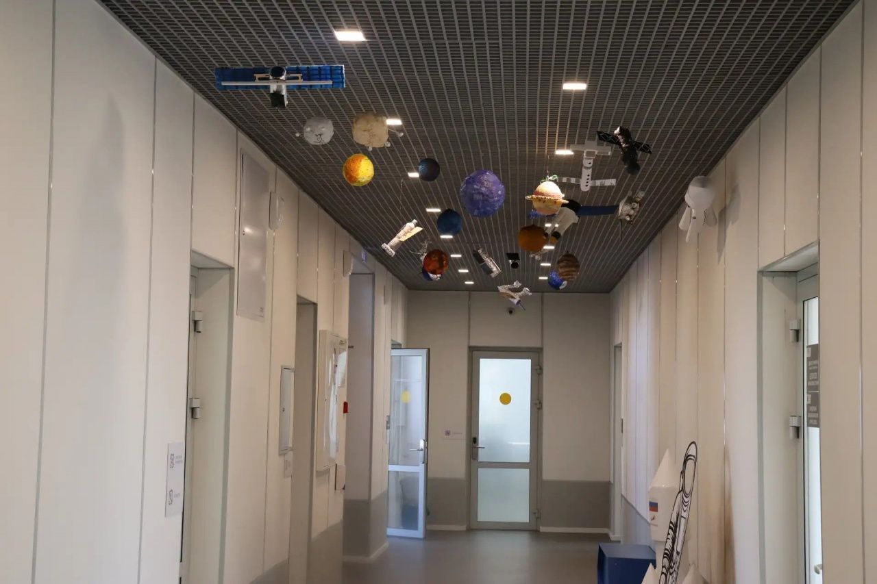 В «Кванториуме» открылась космическая выставка детских поделок