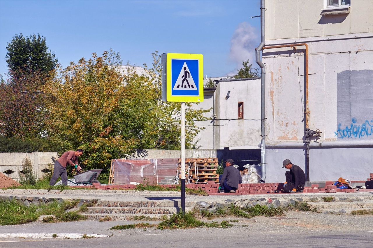 Сова, скамейки, рисунки книг: в Краснотурьинске создают "Книжный бульвар"