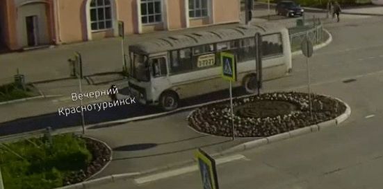 На площади автобус чуть не сбил 7-летнего мальчика