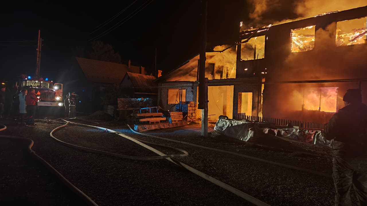 Рухнули даже перекрытия. У погорельцев на 42-м квартале сгорело все имущество