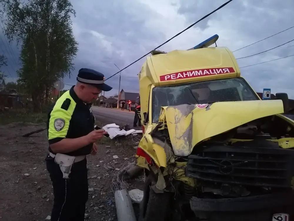 В Серове в смертельное ДТП попал автомобиль "Скорой помощи". За рулем был краснотурьинец