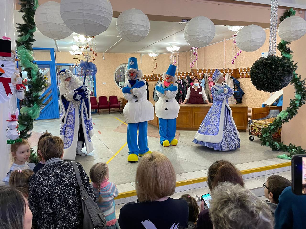 В театре кукол наградили победителей “Парада снеговиков”