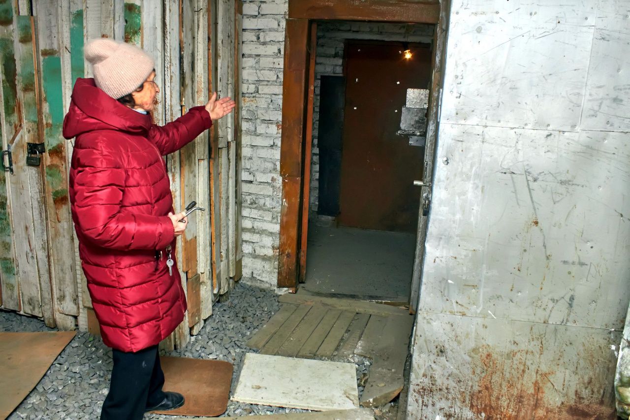 Жильцы, пытающиеся отстоять право на кладовые в подвале, получили ответы из мэрии и прокуратуры