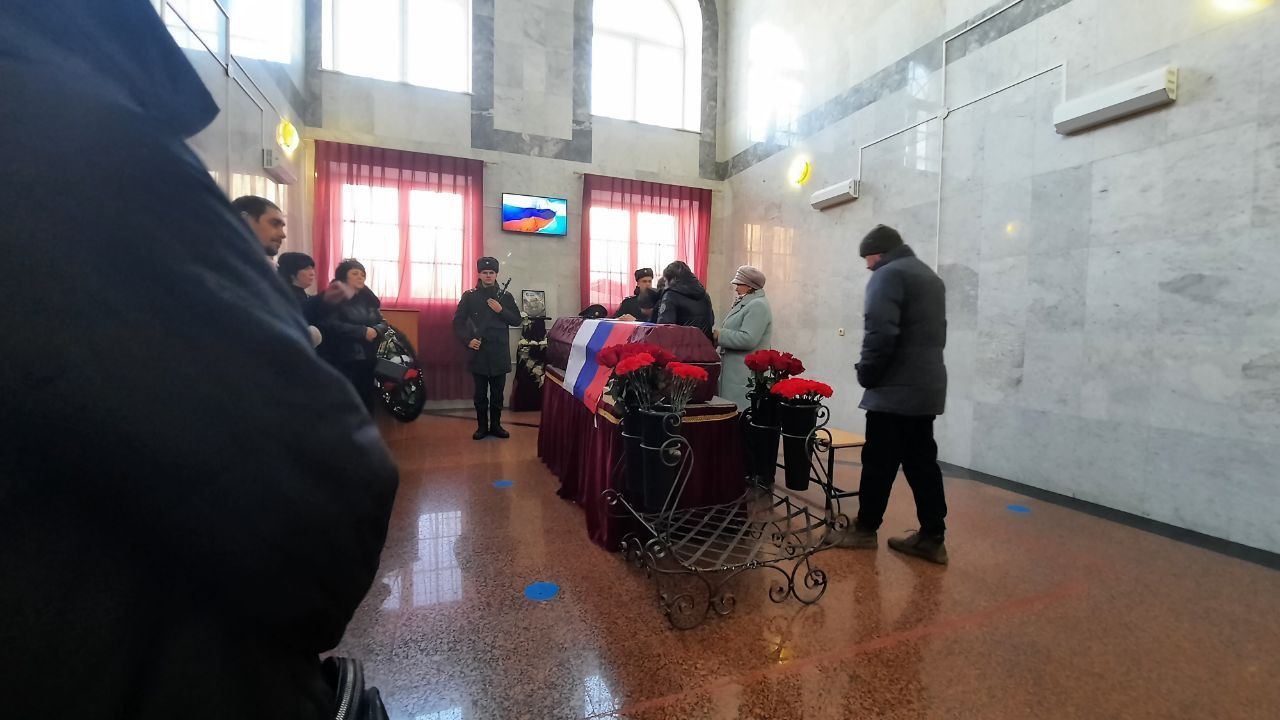 «Был не просто друг, он был брат»: простились с погибшим на СВО Азаматом Кабдуловым