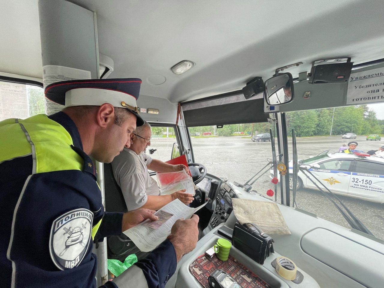 Сотрудники ГАИ проверили водителей автобусов и нашли нарушения