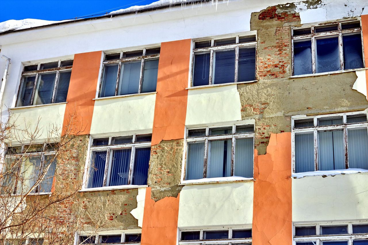 «УПИ»: сроки ремонта  фасада не называют, здесь создают детское учреждение за 50 млн рублей