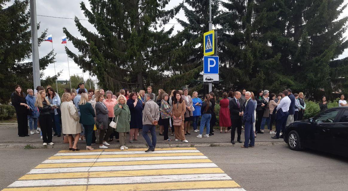 Администрацию Краснотурьинска эвакуировали из-за замыкания чайника