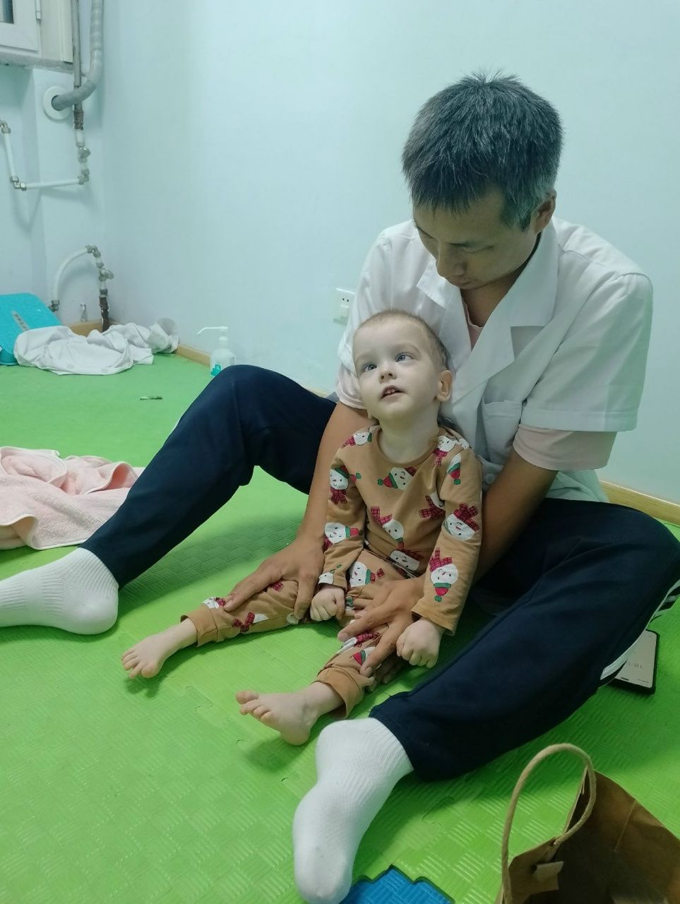 Семья мальчика с ДЦП собирает средства на новый курс реабилитации в китайской клинике
