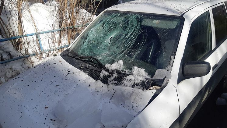 С УК взыскали более 55 000 рублей за снежный пласт, который рухнул на «Ауди»