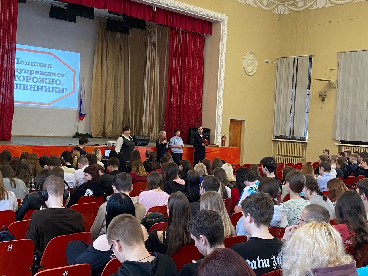 Полицейские провели встречу со студентами КИКа