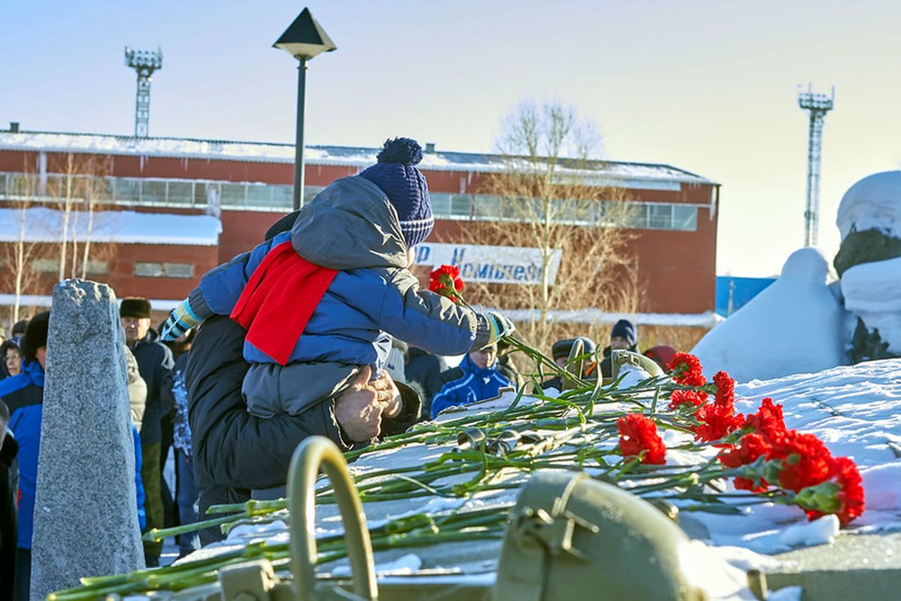 Вечерний краснотурьинск памяти за прошедшую. Мемориал воинам срочной службы в Краснотурьинске. Памятник воинам срочной службы Краснотурьинск.