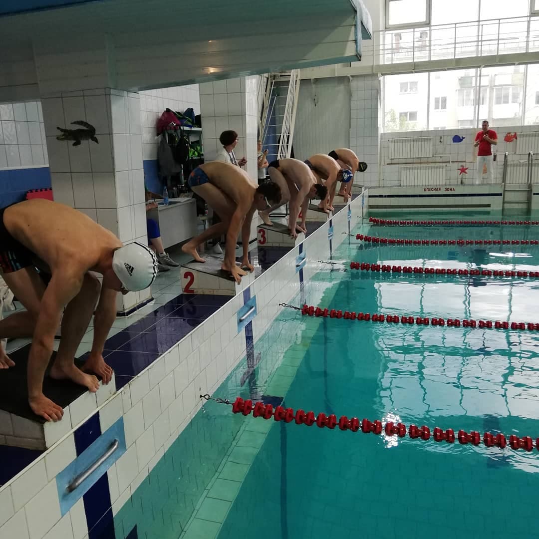 Краснотурьинские пловцы забрали 11 золотых медалей в домашнем бассейне 