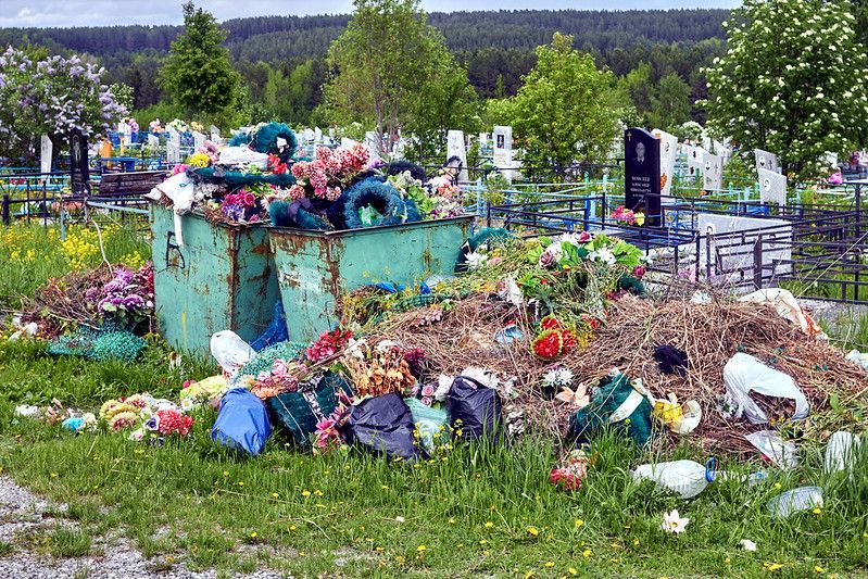 В Краснотурьинске ищут исполнителей, которые наведут порядок на городских кладбищах