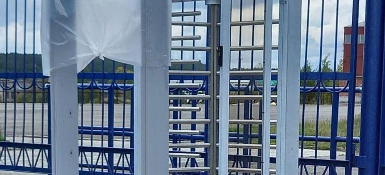 На стадионе «Маяк» выполнили «антитеррористические» предписания