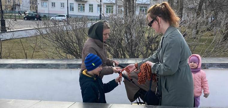 В Краснотурьинске начали раздавать георгиевские ленточки