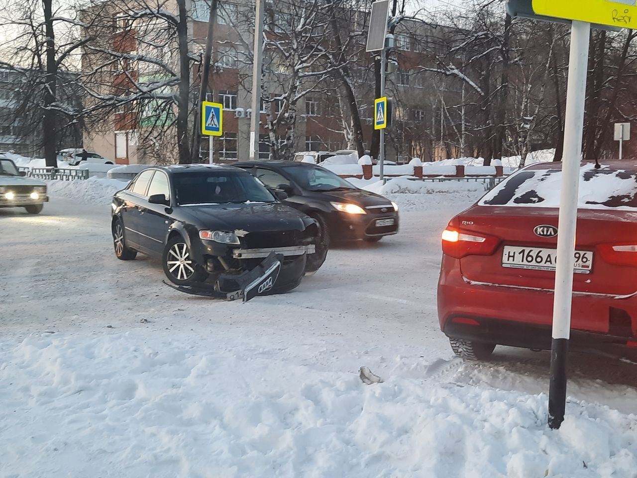 На перекрестке в Краснотурьинске не разъехались две иномарки