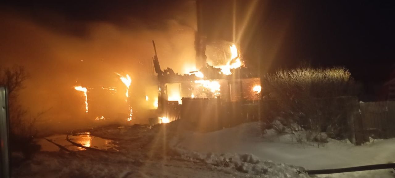 В садовом товариществе минувшей ночью сгорел дом