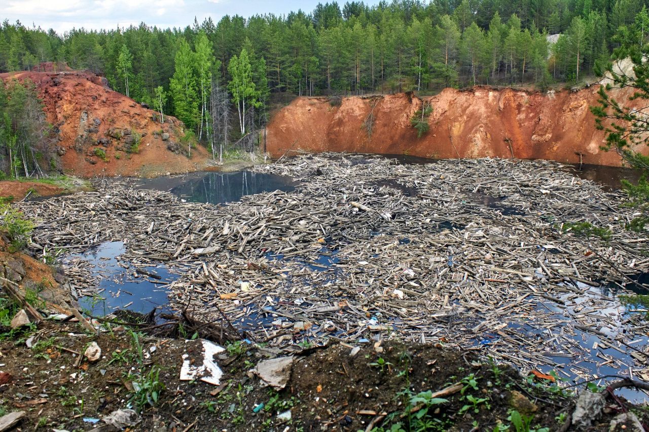 Жители Рудничного хотят обсудить проблему захламления карьера