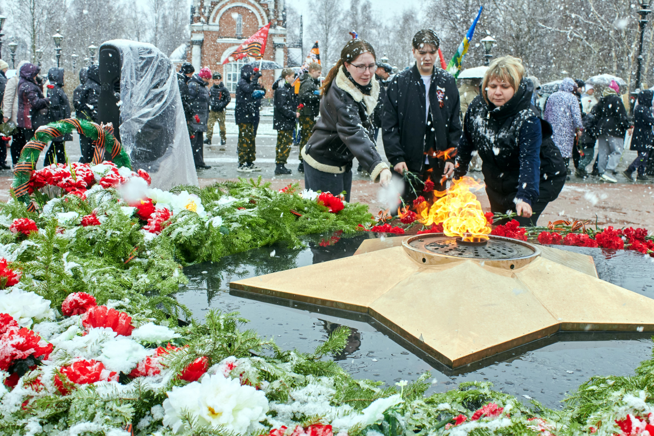 День Победы в Краснотурьинске отметили под снегом и дождем. Эстафету перенесли