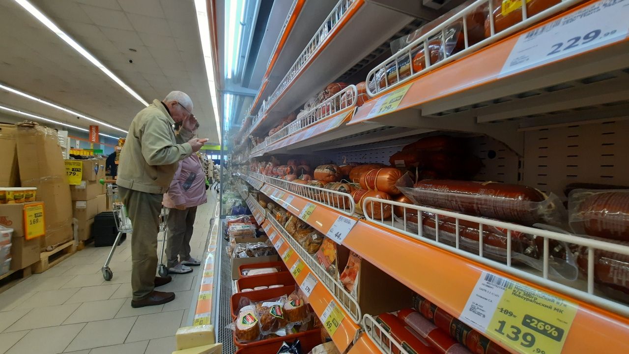 Сосиски опередили яблоки по темпам подорожания за неделю