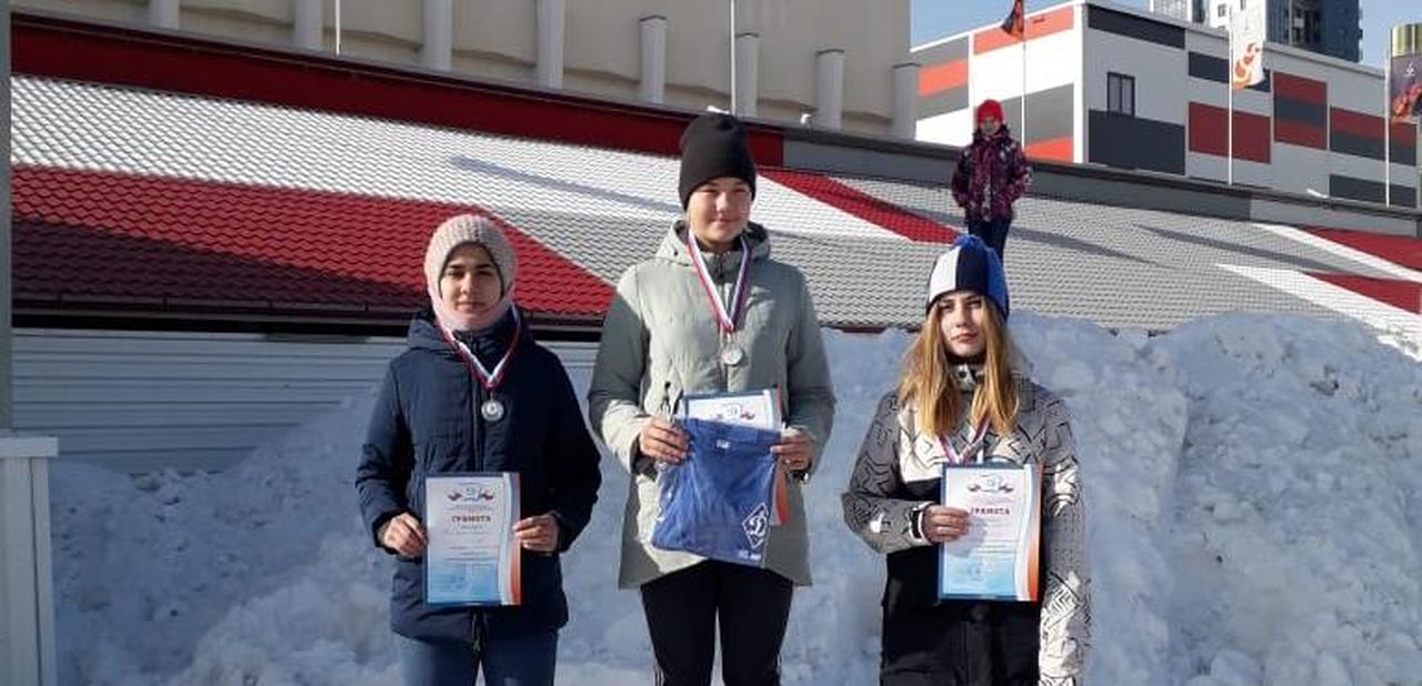 Четыре спортсменки успешно выступили на областных соревнованиях по конькобежному спорту 