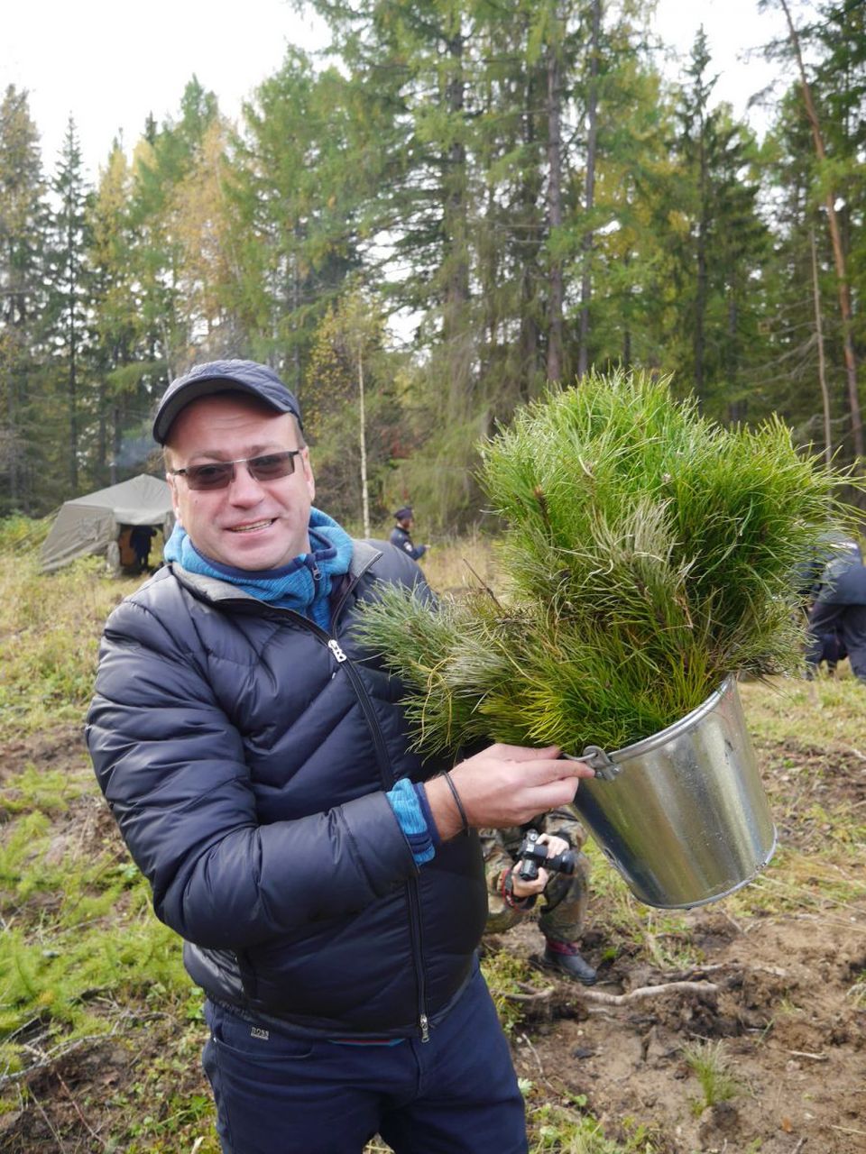 Более 8 тысяч деревьев высажено  в рамках акции «Живи, лес!» в Свердловской области