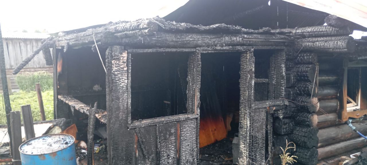 На Воронцовке горели баня и теплица