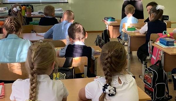 Завтра школьники уходят на осенние каникулы