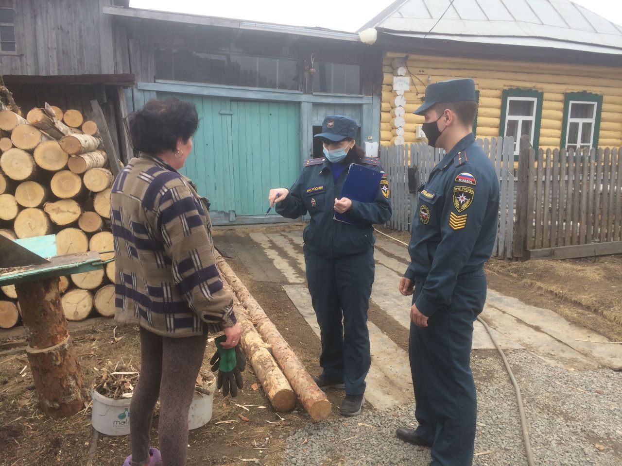 В коллективных садах и поселках начали проводить противопожарные рейды