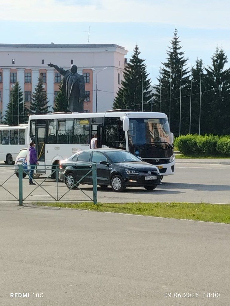 «Страшно за пассажиров». Женщина травмировалась в «сотке»