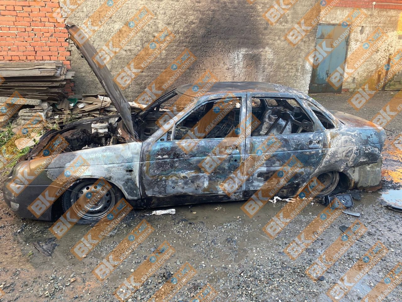 Стали известны подробности пожара, в котором пострадал автомобиль. Вероятно, это поджог