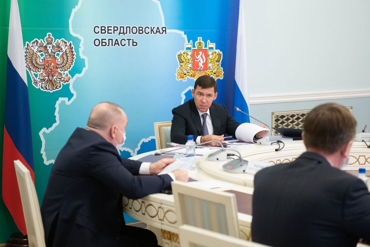 Евгений Куйвашев поручил установить ФАП для деревни Гайны и решить другие вопросы, поднятые во время приема граждан
