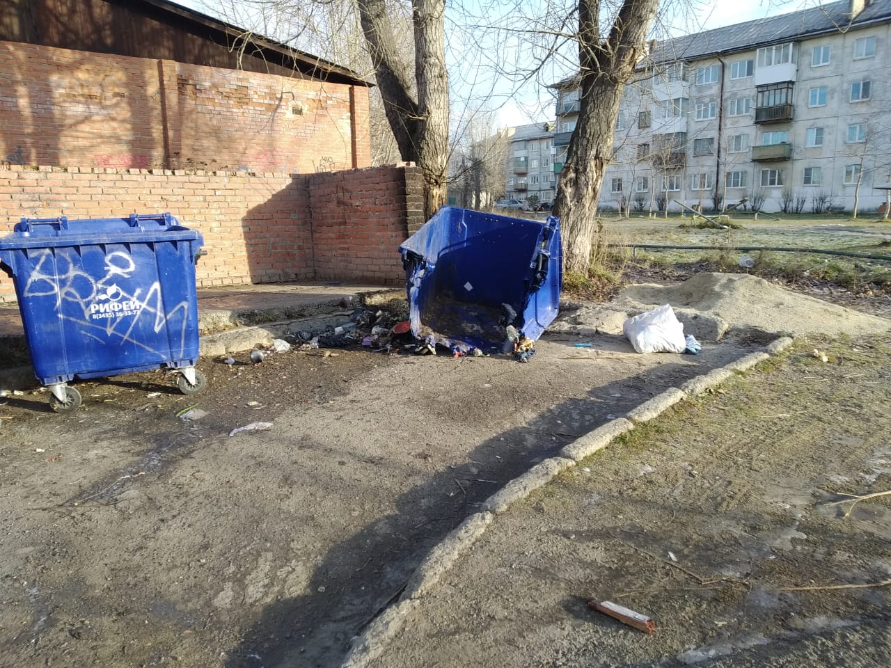 В Краснотурьинске опять сгорел мусорный контейнер