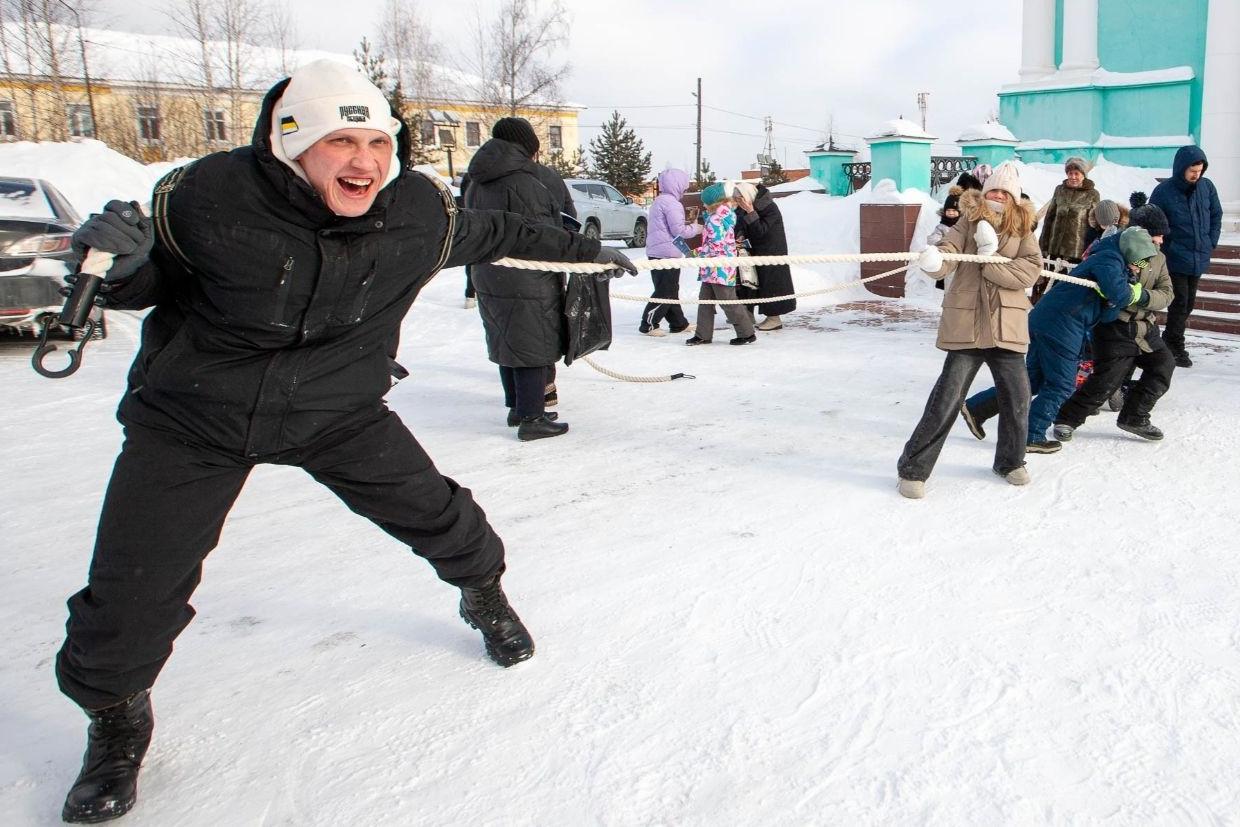 В соборе молитвой отметили Прощеное воскресенье, а зиму проводили блинами и народными играми