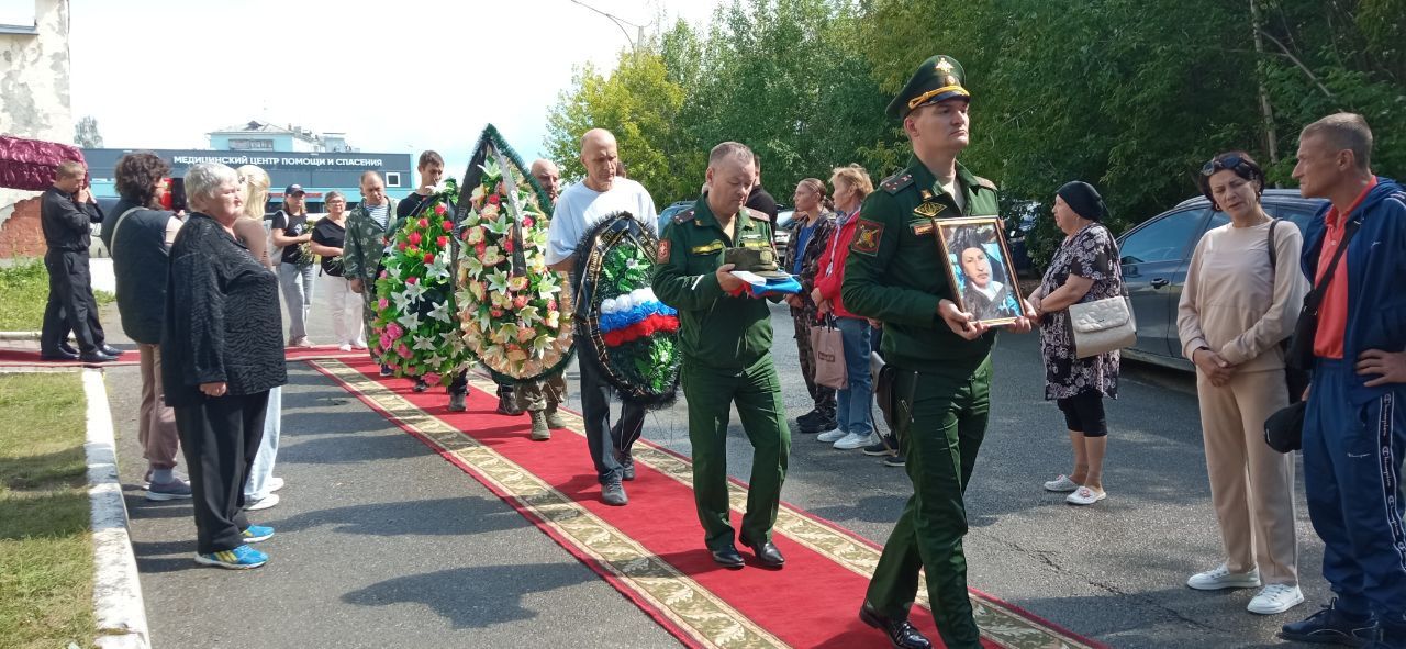 В Краснотурьинске простились с погибшим на СВО Олегом Вершининым