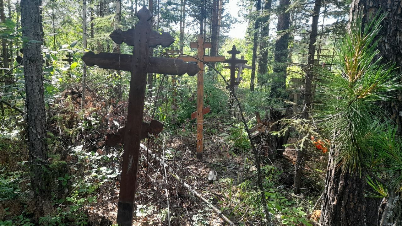 А на кладбище все спокойненько…