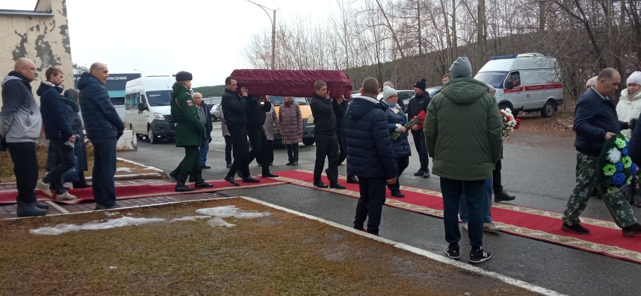 Простились с погибшим на СВО Артемом Мариновым. 9 месяцев он считался пропавшим без вести