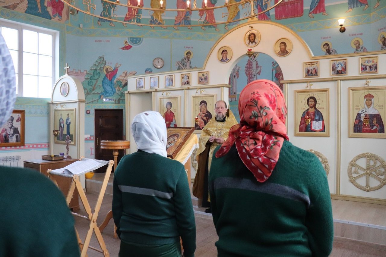 В колонии помолились о возращении бывших заключенных в гражданское общество