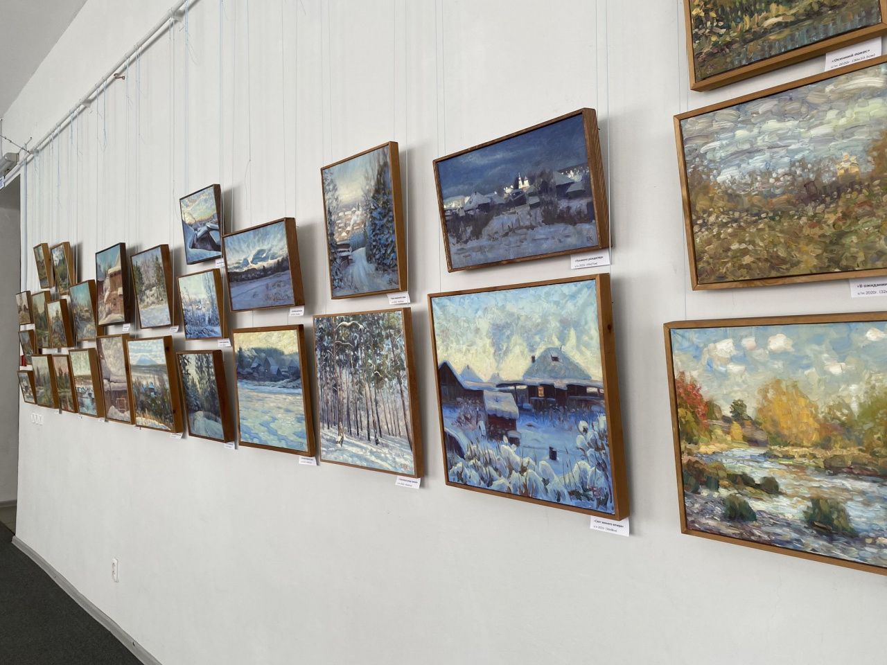 “Из-под кисти художника”: в "Президент-зале" открылась выставка Евгения Красильникова