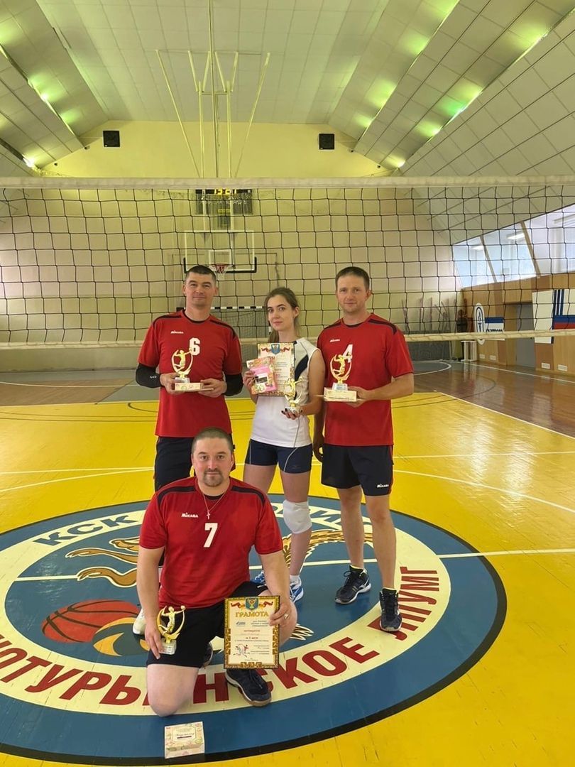 Команда газовиков выиграла волейбольный турнир среди смешанных команд  