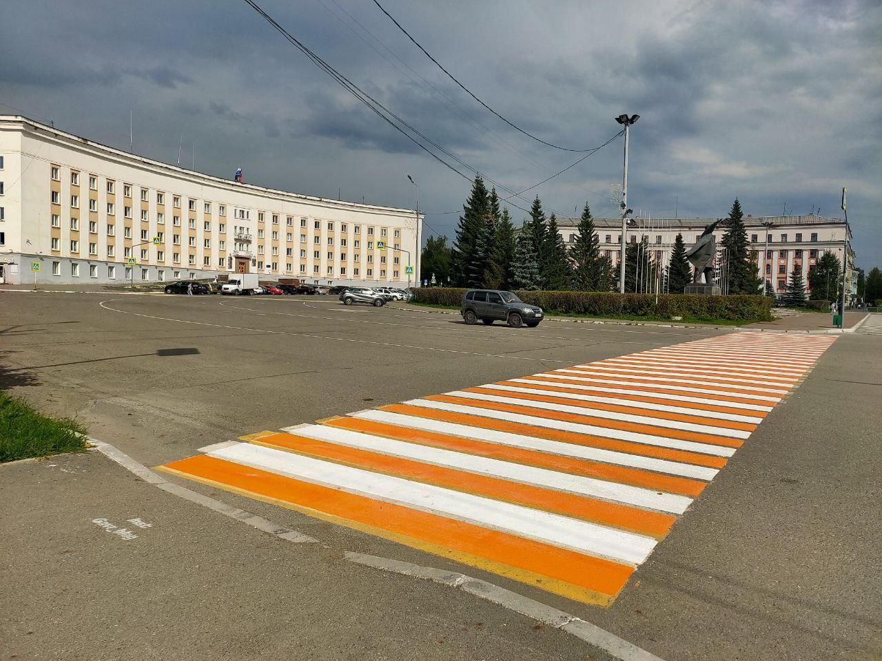 Для пешеходов Краснотурьинска обновляют «зебры»
