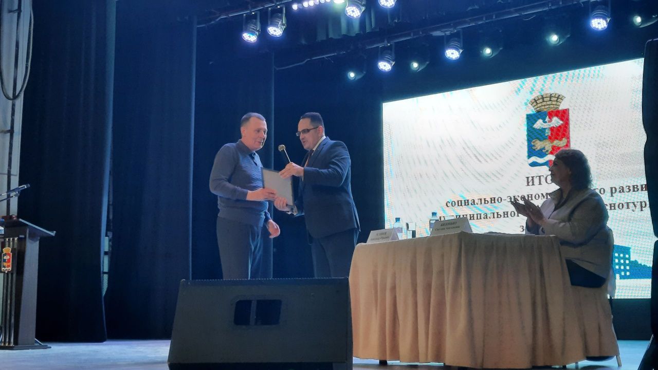 Замдиректору МУПа вручили Благодарственное письмо Заксобрания 