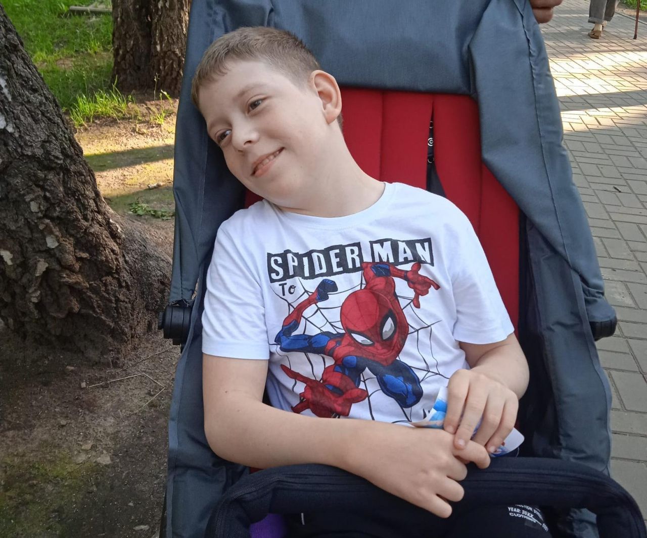 13-летнему карпинцу с ДЦП нужна ваша помощь. Для поездки на реабилитацию не хватает 200 тысяч рублей