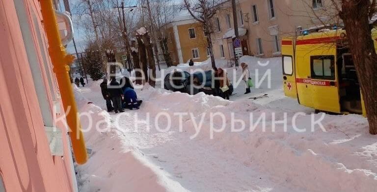 Падением мужчины с крыши четырехэтажки занялась прокуратура 